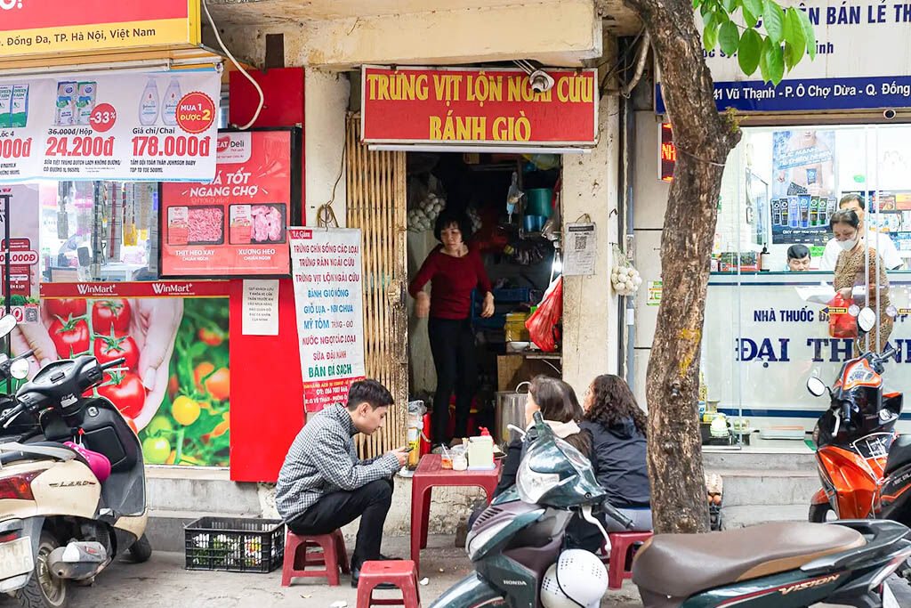 Hanoi Old Quarter bustling str