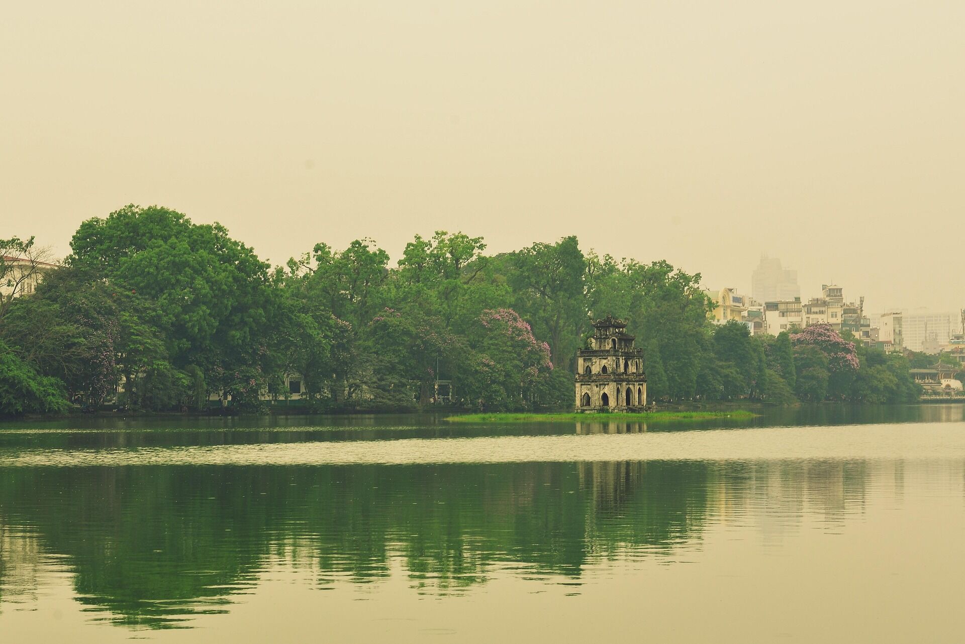 Capture the serene beauty of Hanoi’s historical heart