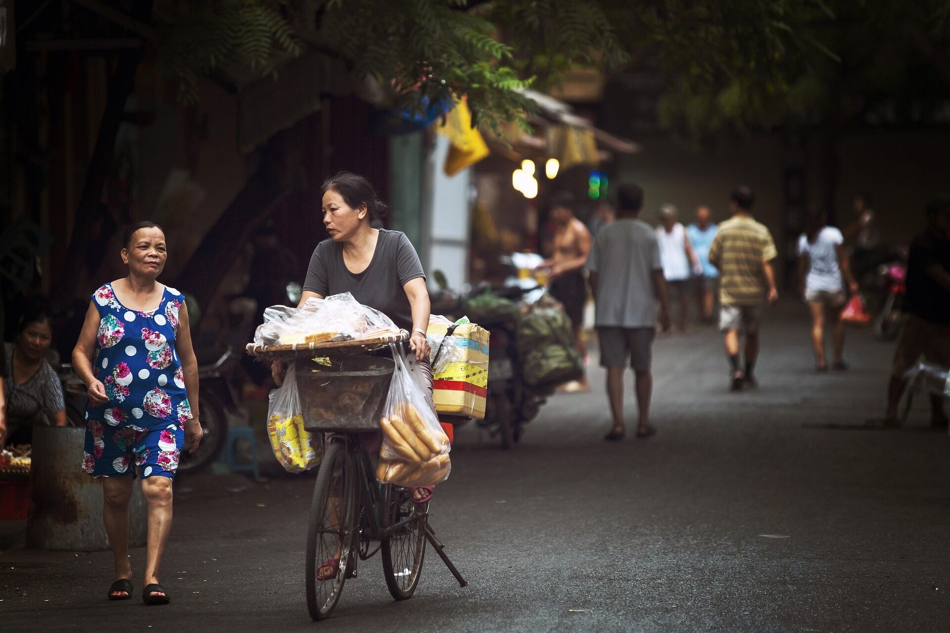 Capture the bustling beauty of Hanoi’s cultural landmarks