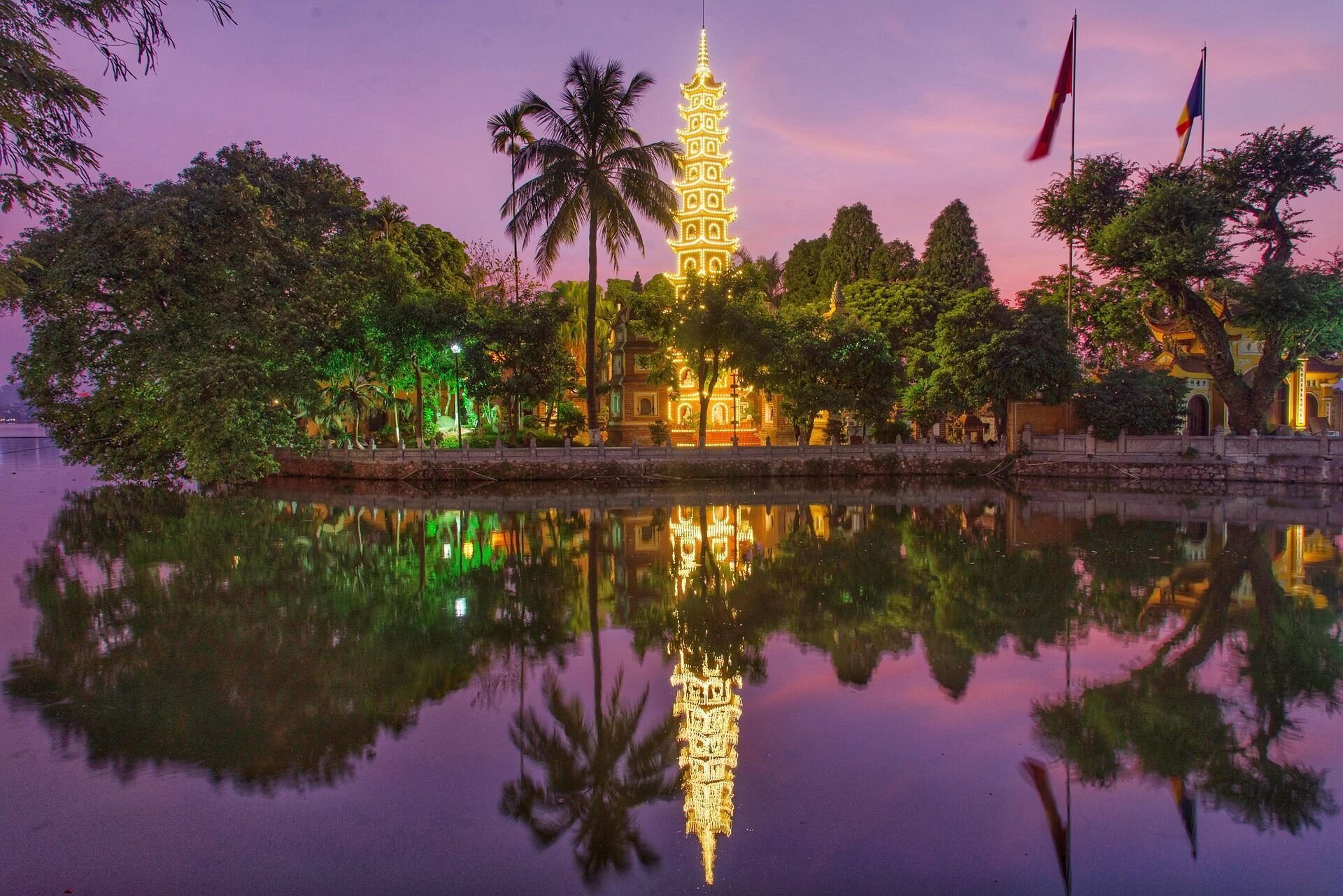 Capture the bustling beauty of Hanoi’s cultural landmarks