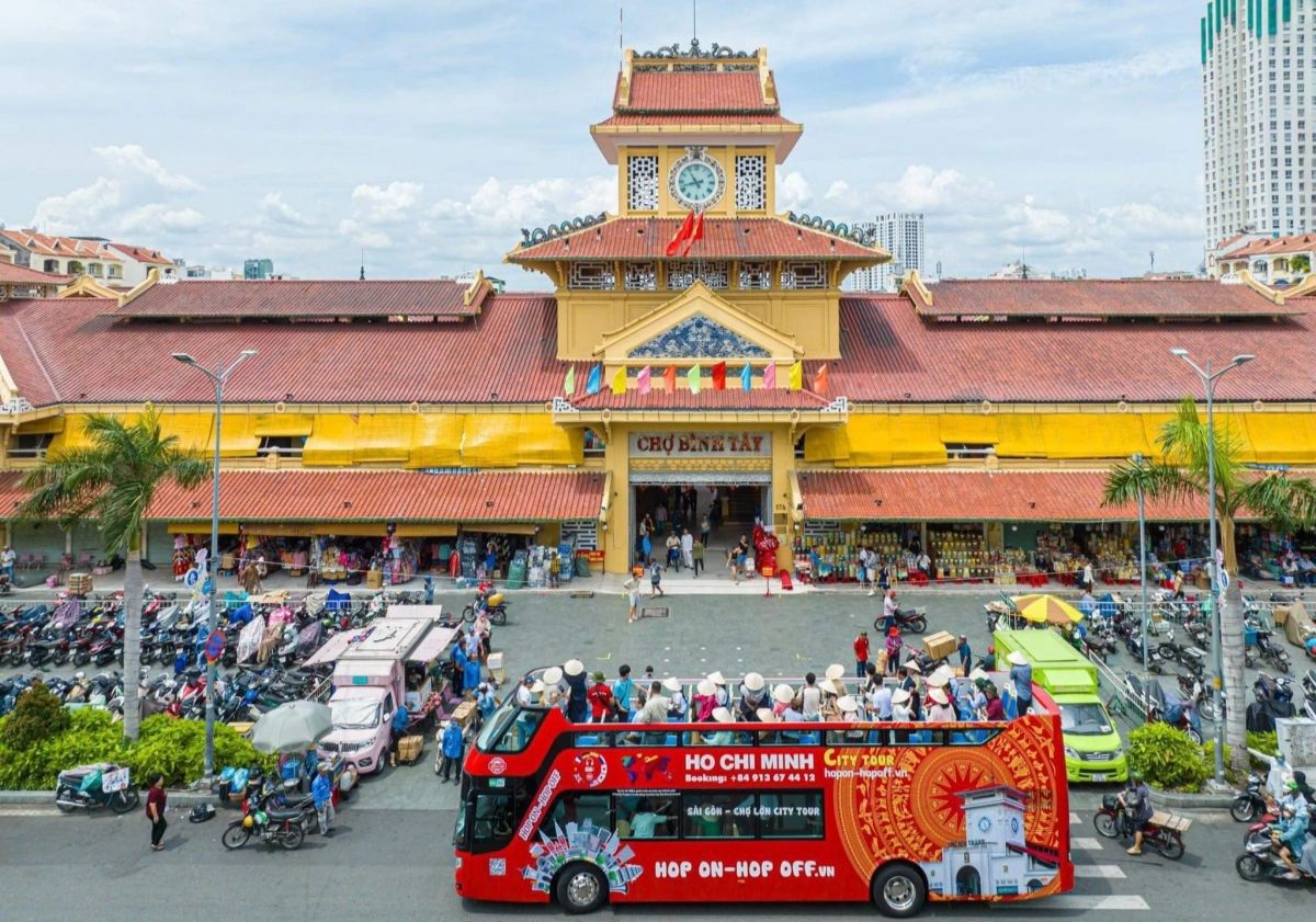 Capture the authentic charm of Vietnam’s cultural scene