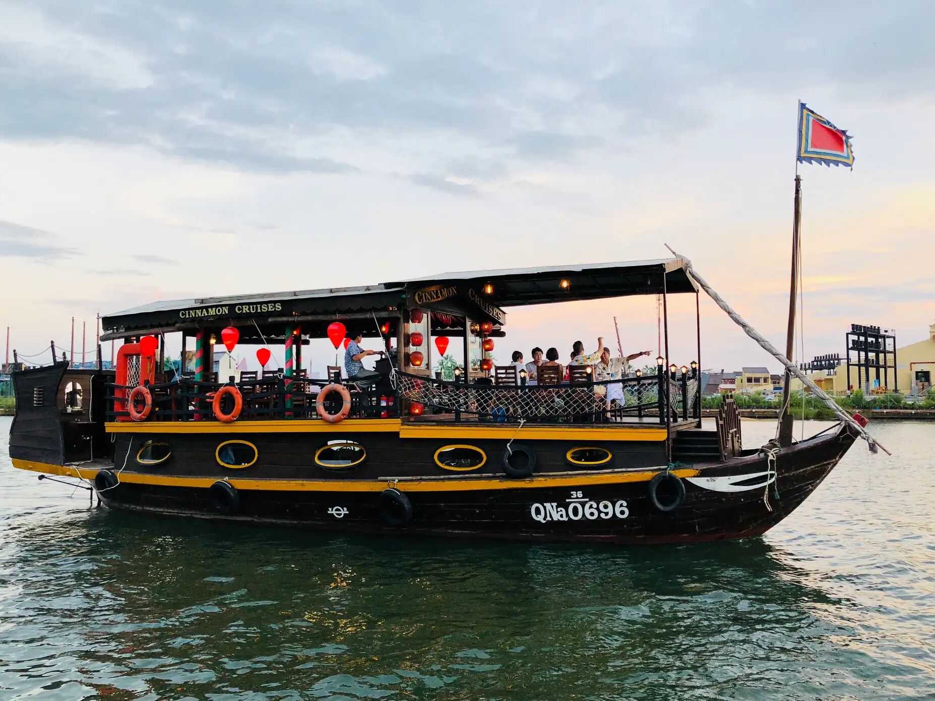 Hoi An Dinner Cruise 24