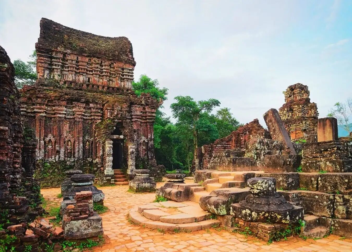 Photograph the mystical spirit of My Son’s temples