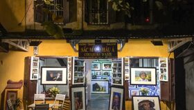 Hoi An Private Artistic Discovery: Gallery Walk & Ancient Town with Da Nang Airport Pickup
