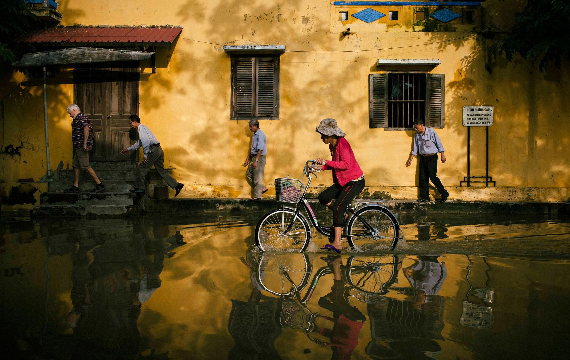 Start your journey with Hoi An’s scenic glow