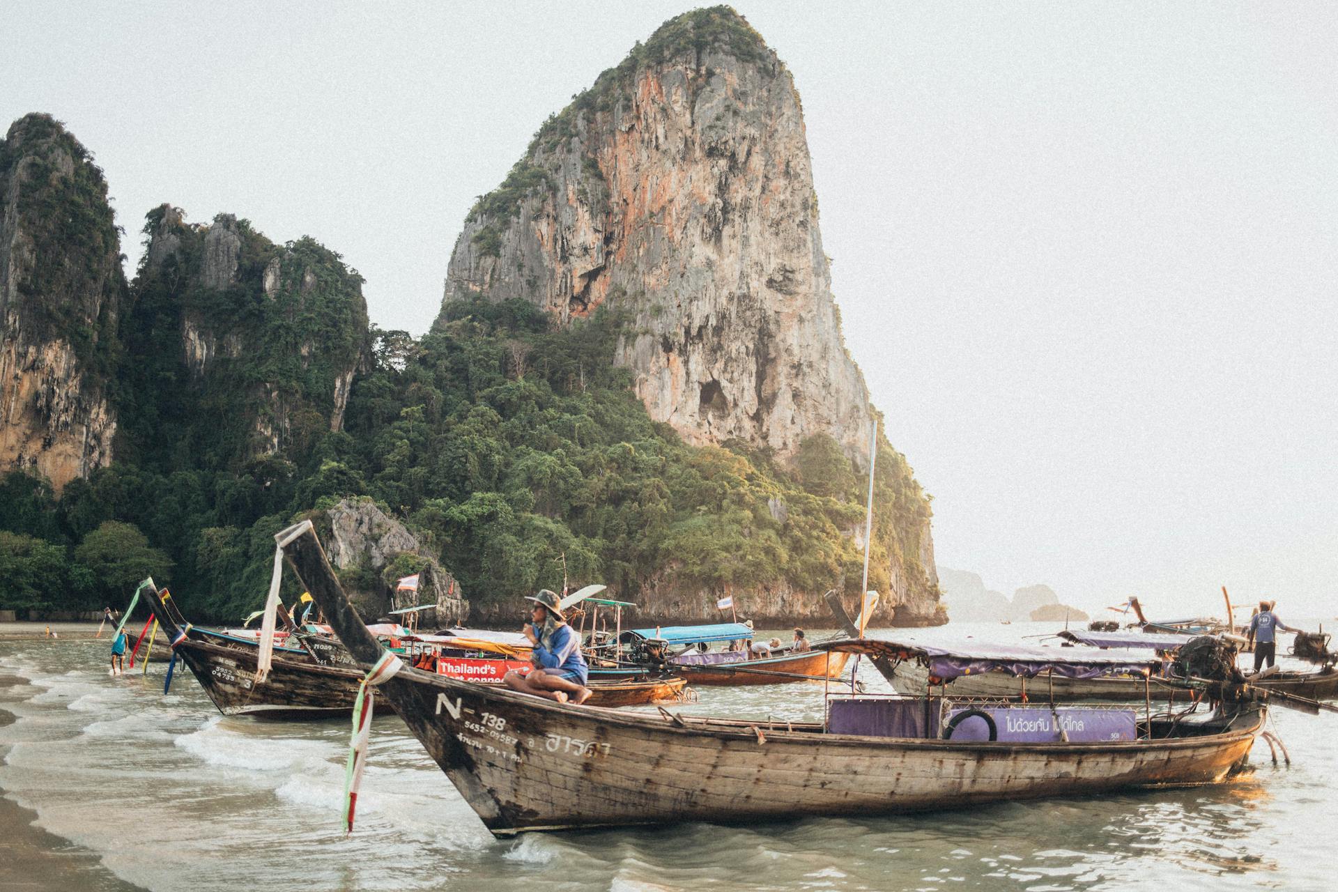 Capture the authentic charm of Thailand’s coastal scene