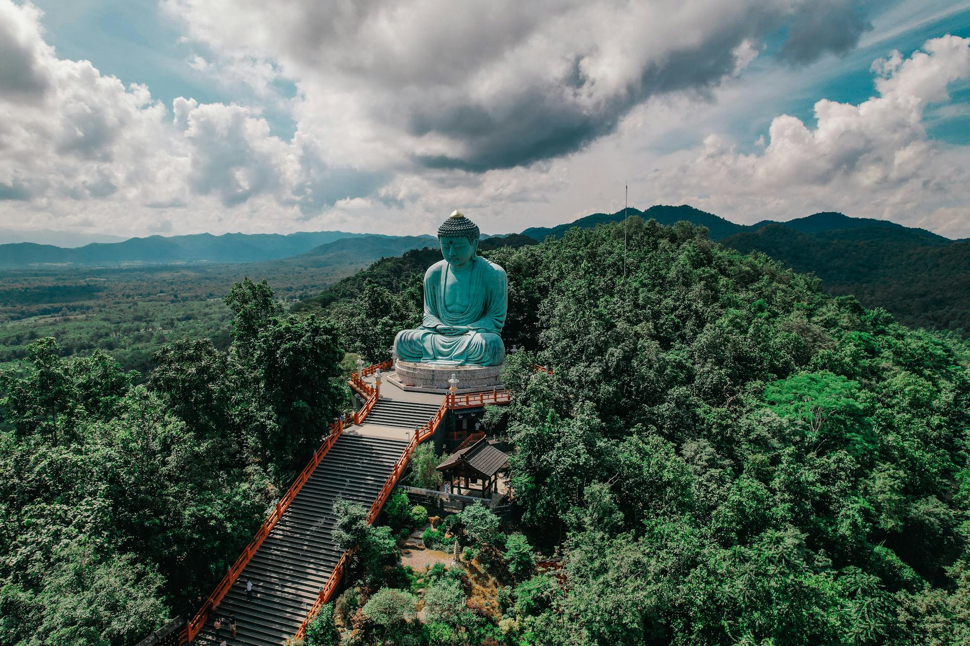 Start your journey with Lampang’s scenic glow