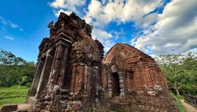 Hoi An My Son Sunrise Private Tour with Da Nang Airport Drop-off