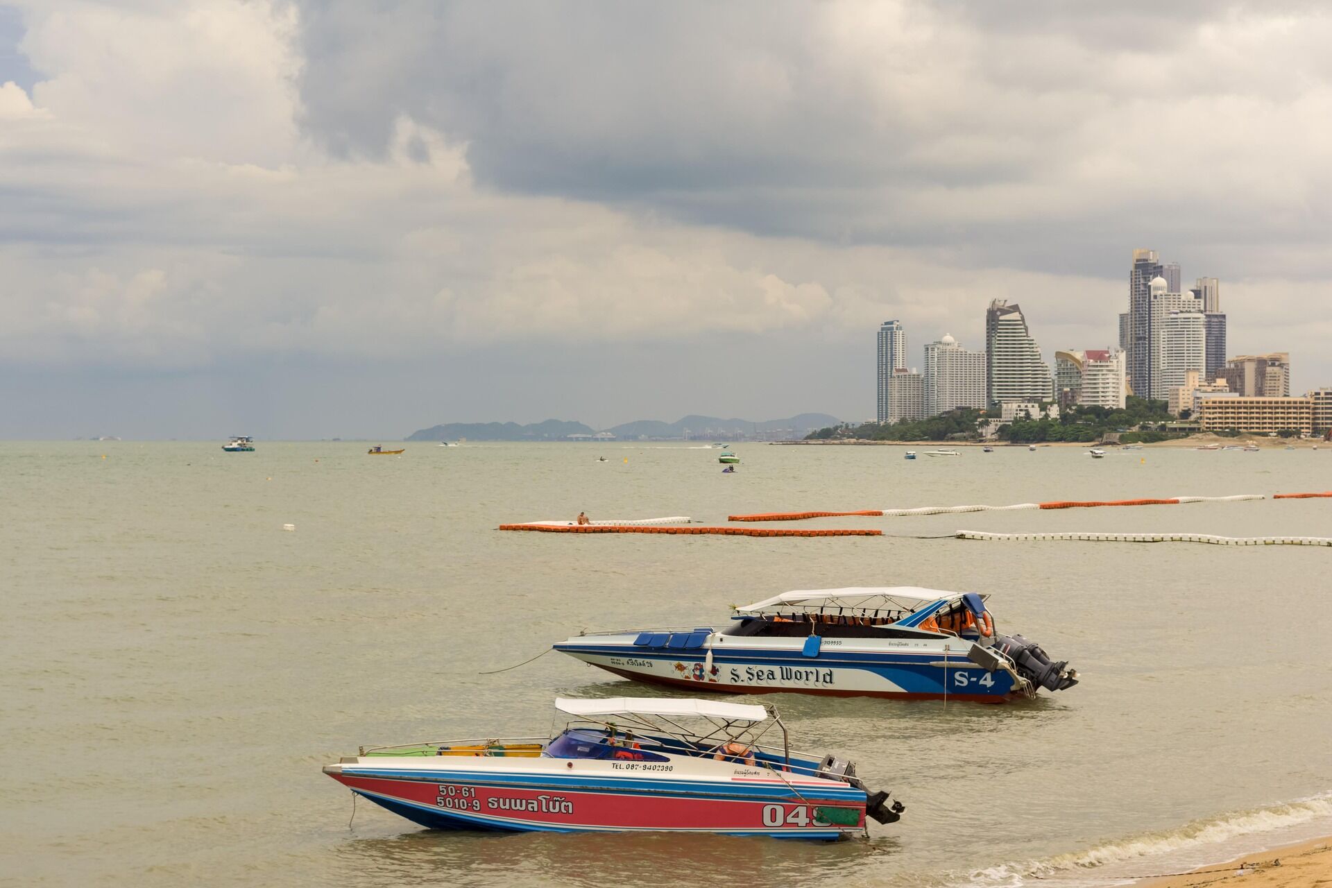 Pattaya Beach Boats and Hotels