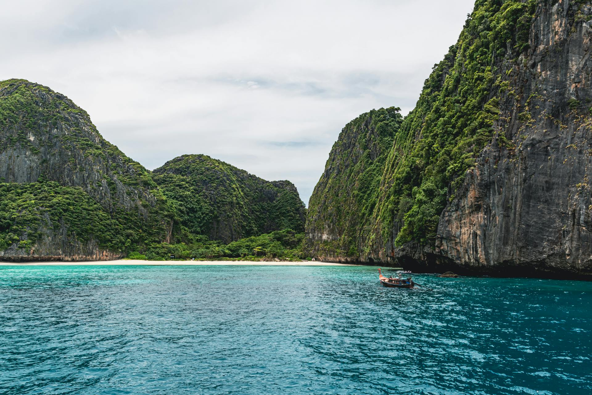 Capture the stunning beauty of Phuket’s natural landmarks
