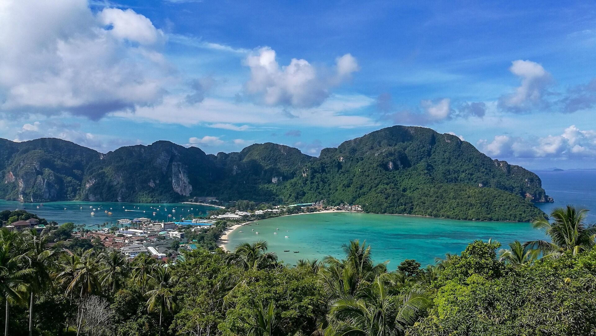 Capture the stunning beauty of Phi Phi Island’s natural landmarks