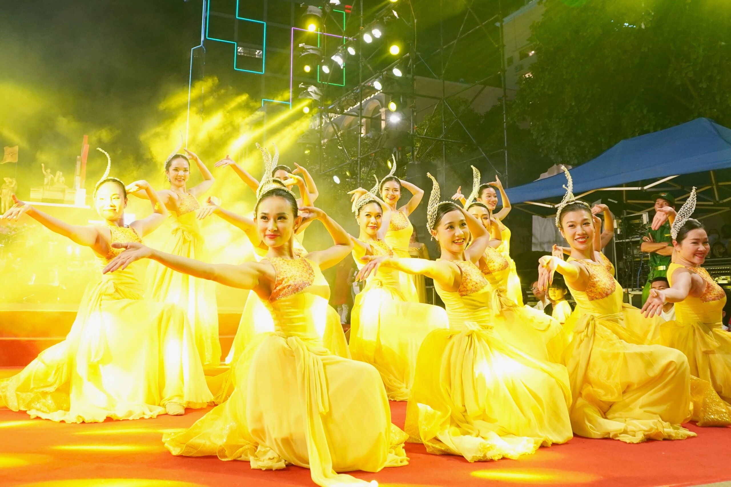 Saigon Live Music Nguyen Hue S