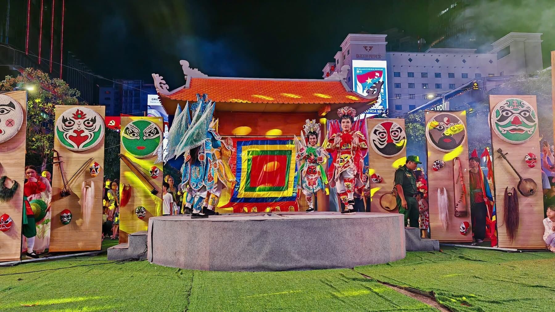 Saigon Live Music Nguyen Hue S