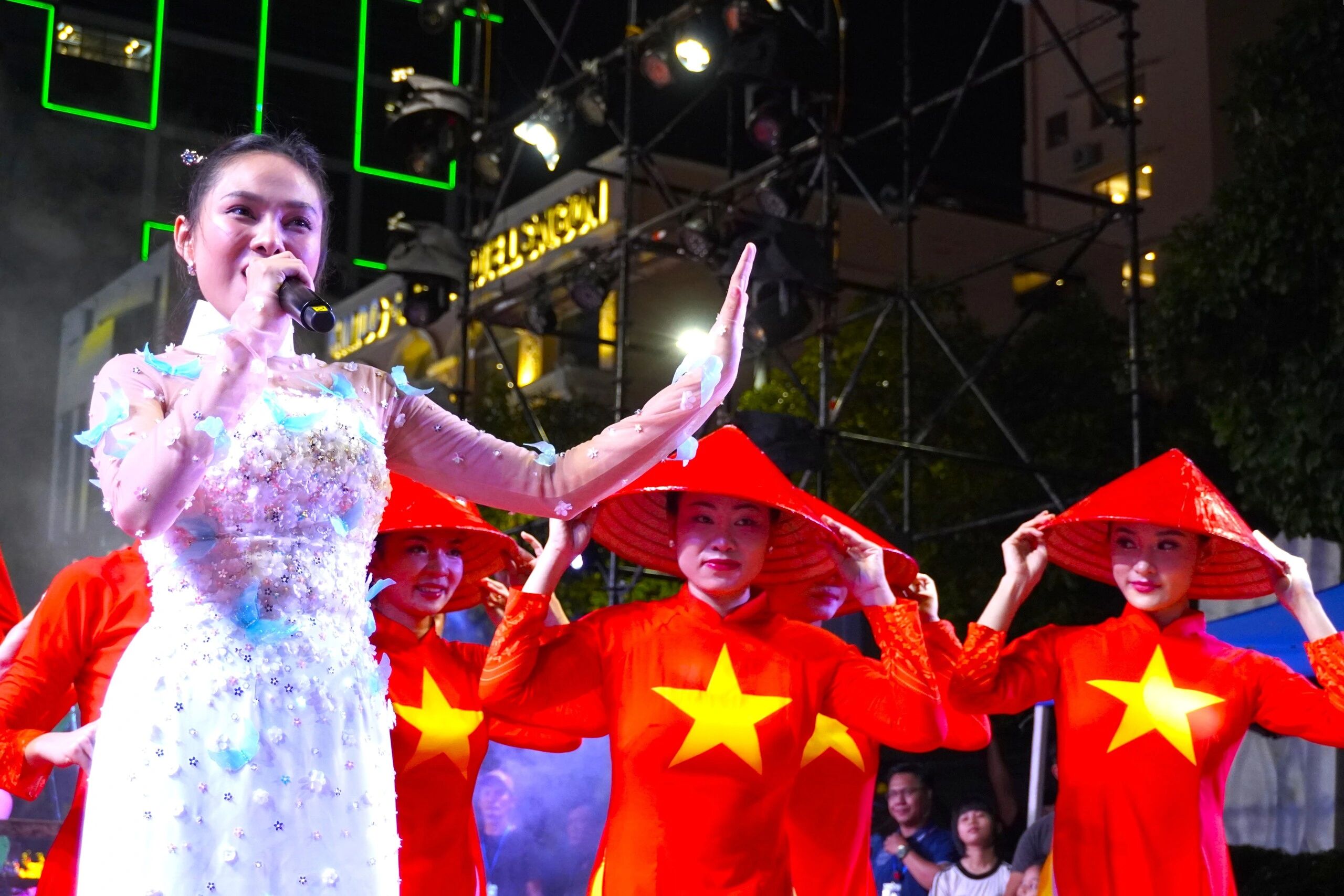 Saigon Live Music Nguyen Hue S