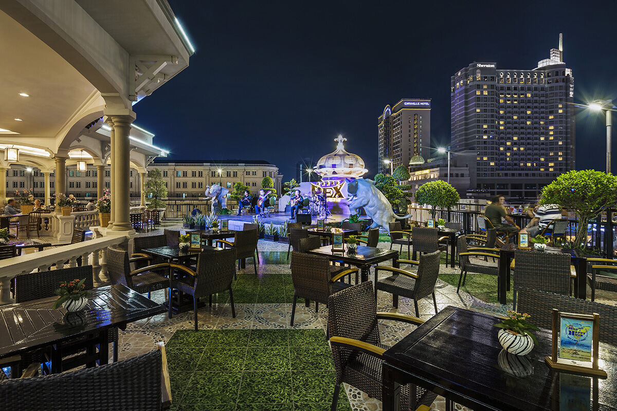 Saigon Rex Hotel Rooftop Bar 2