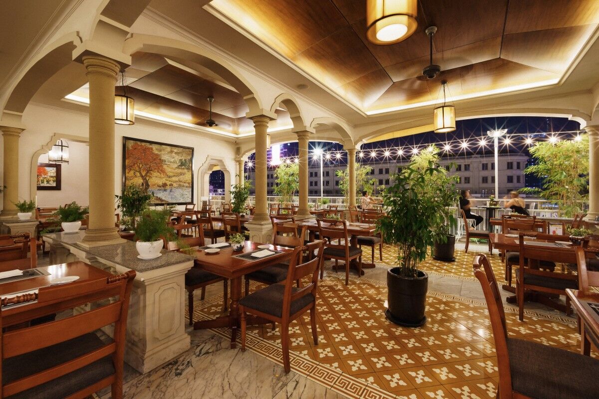 Saigon Rex Hotel Rooftop Bar 6