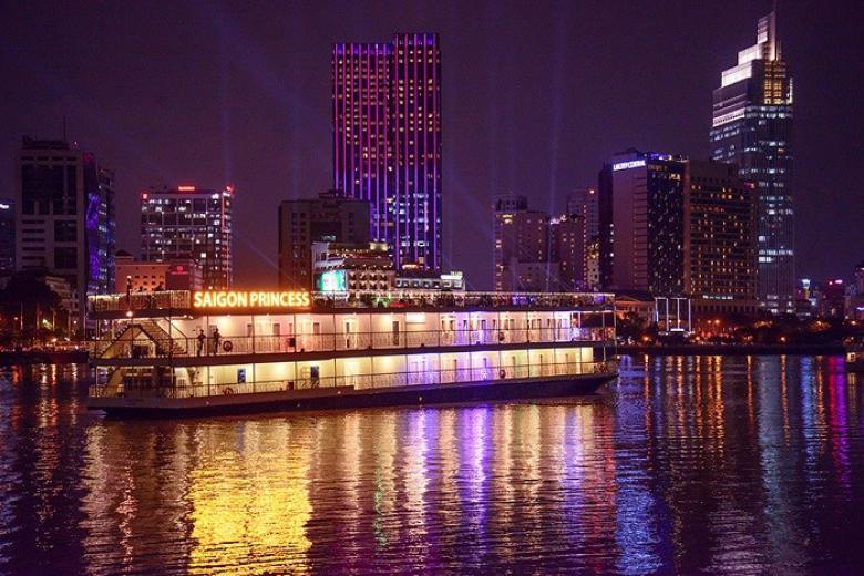 Saigon River Dinner Cruise 10