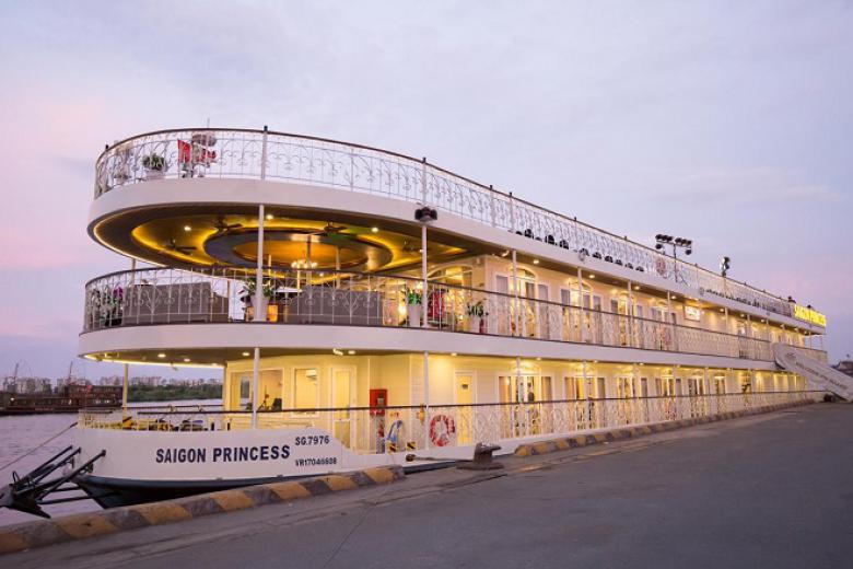 Saigon River Dinner Cruise 9