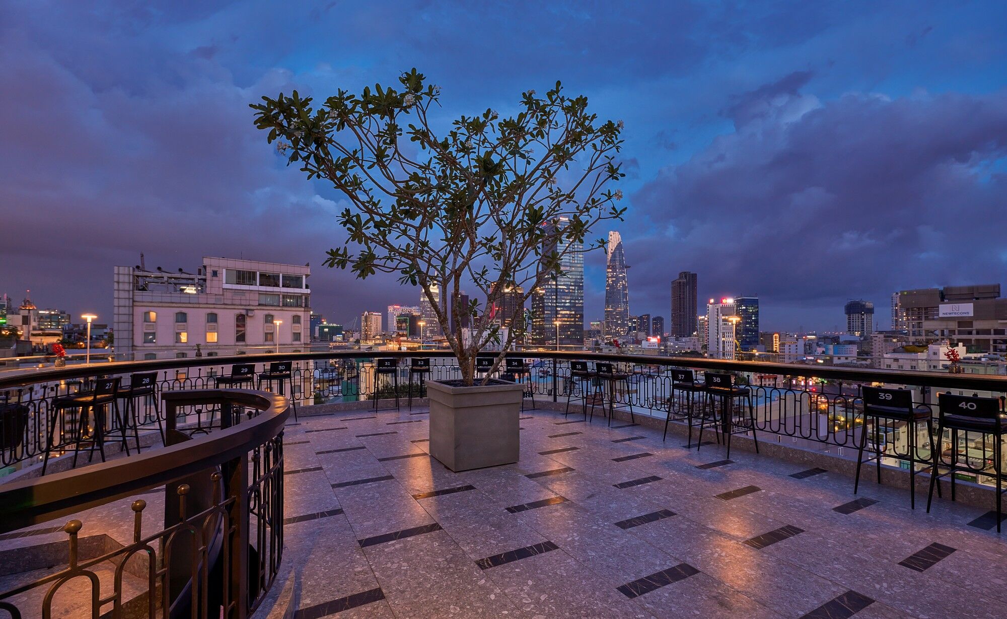 Saigon Rooftop Bar 13