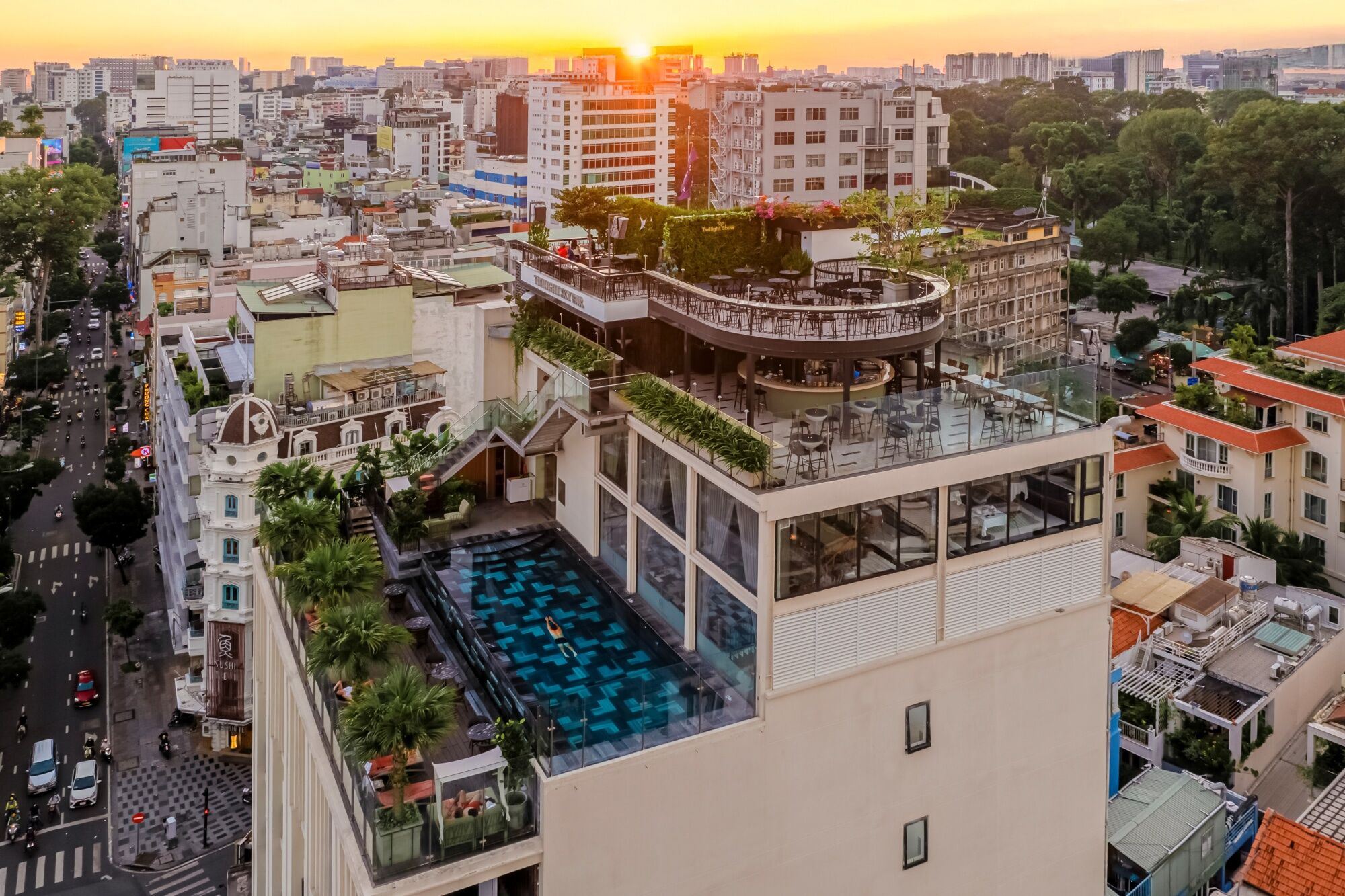 Saigon Rooftop Bar 7