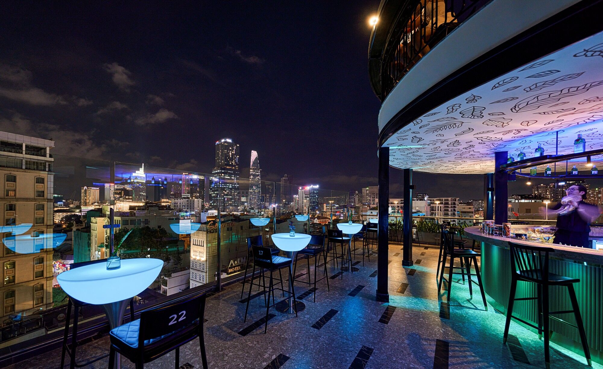 Saigon Rooftop Bar 9