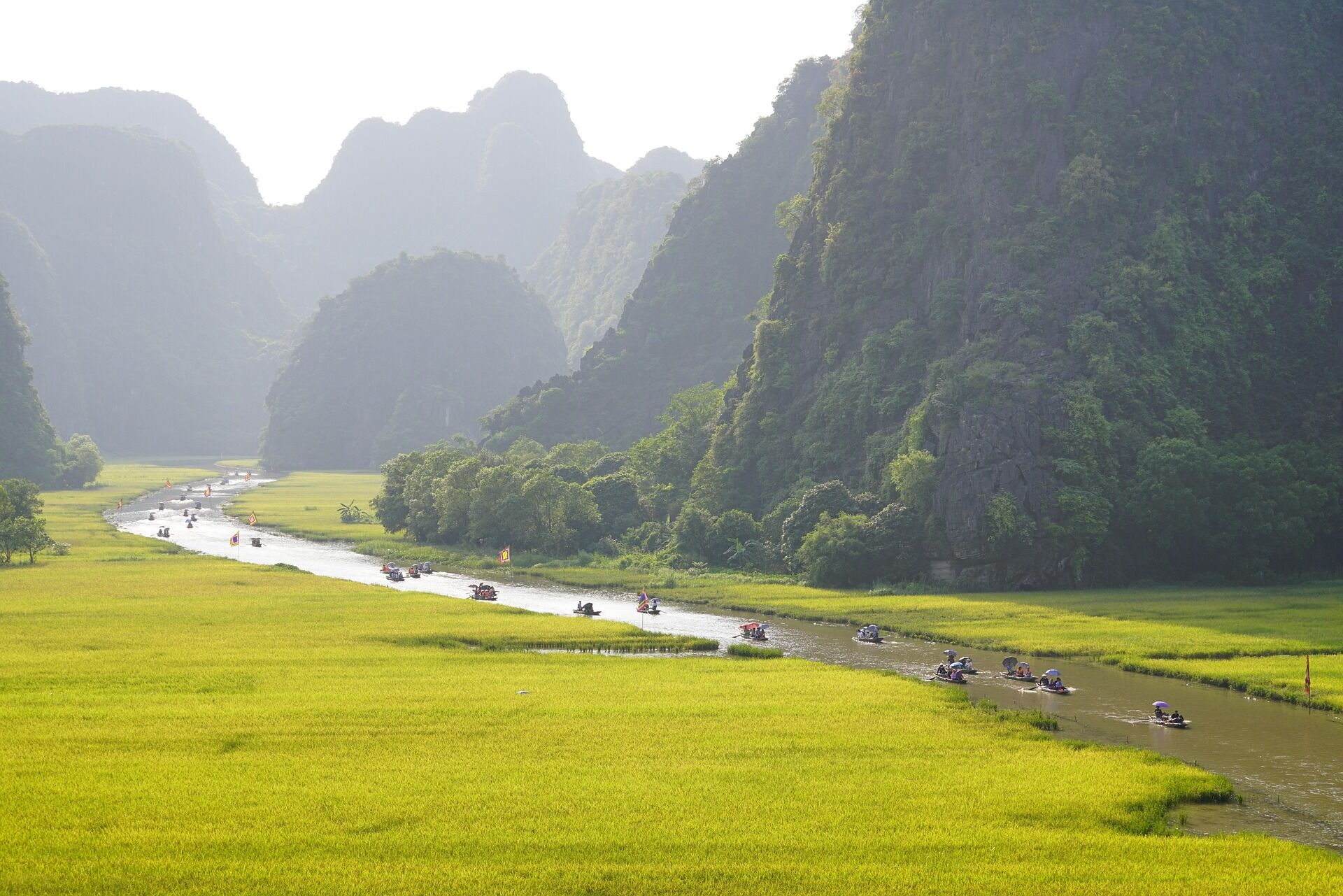 Photograph the dramatic spirit of Vietnam’s culture