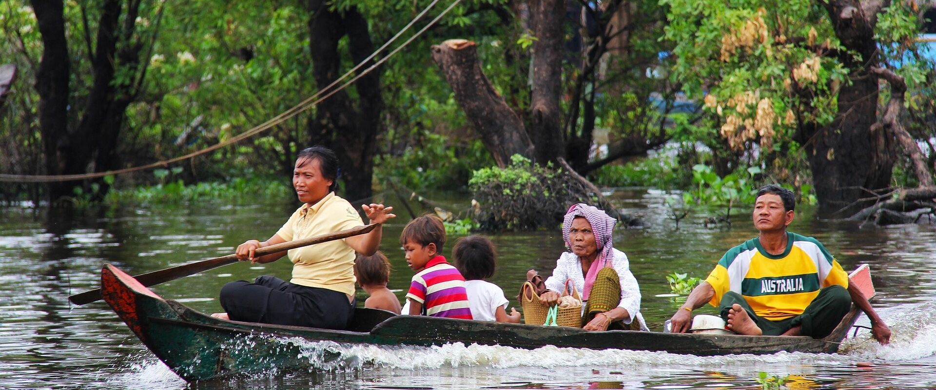 Experience life on the water in Tonle Sap’s floating communities