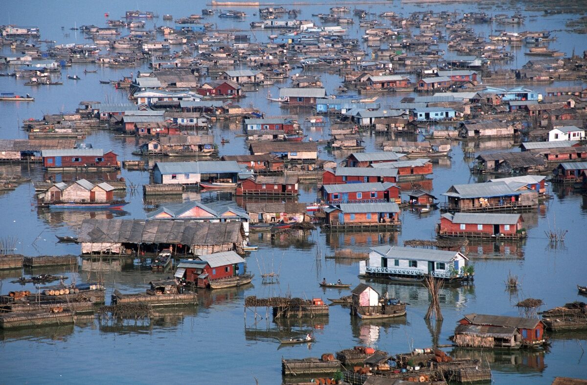 Experience daily life on the floating villages of Tonle Sap Lake