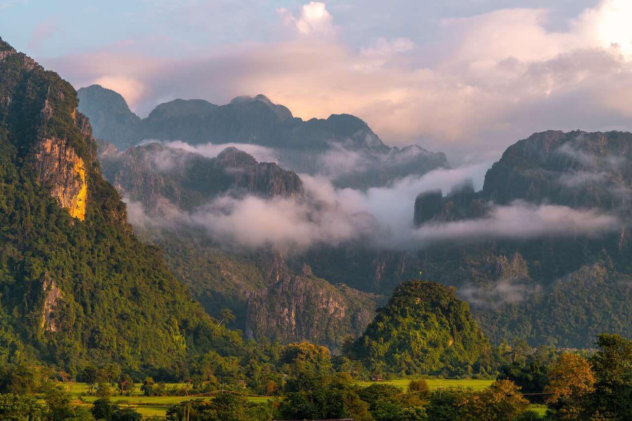 Sumérgete en la herencia escénica de Vang Vieng