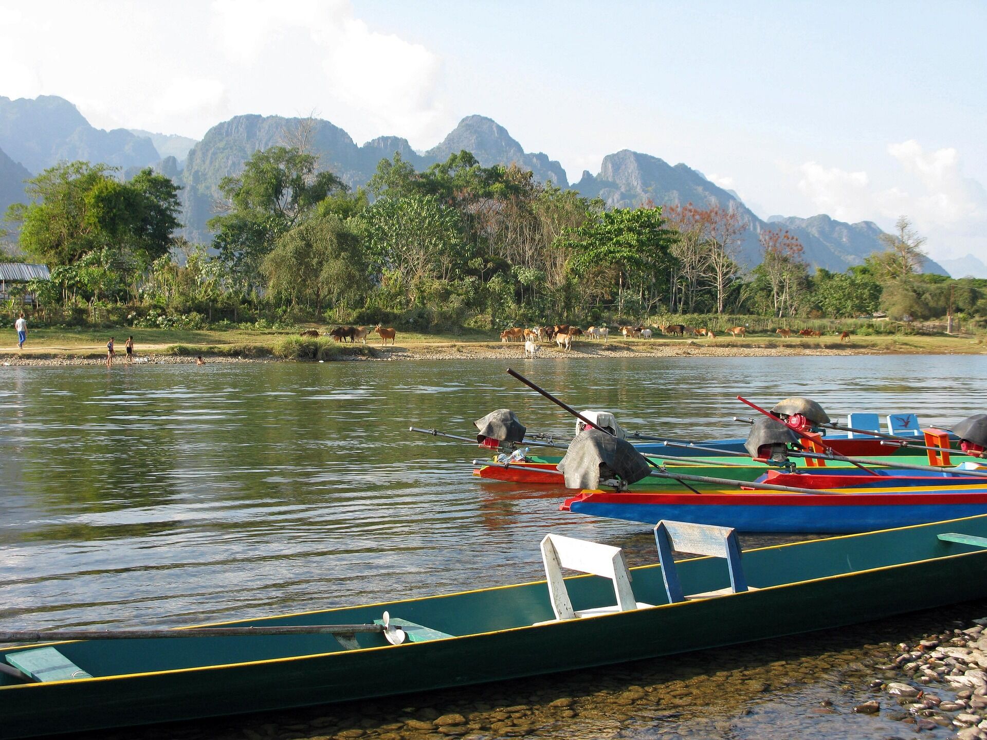 Capture the stunning beauty of Vang Vieng’s natural landmarks