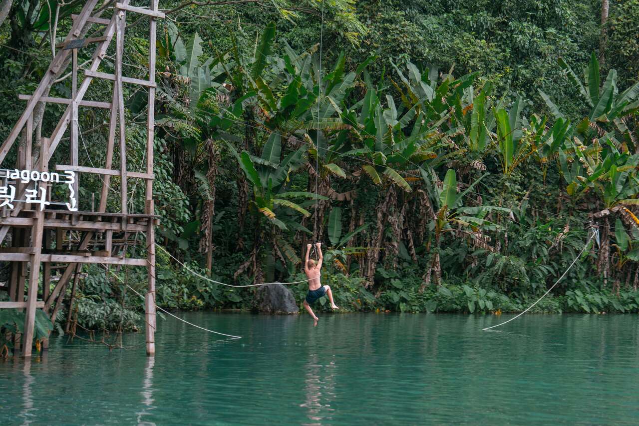 Sumérgete en la herencia escénica de Vang Vieng