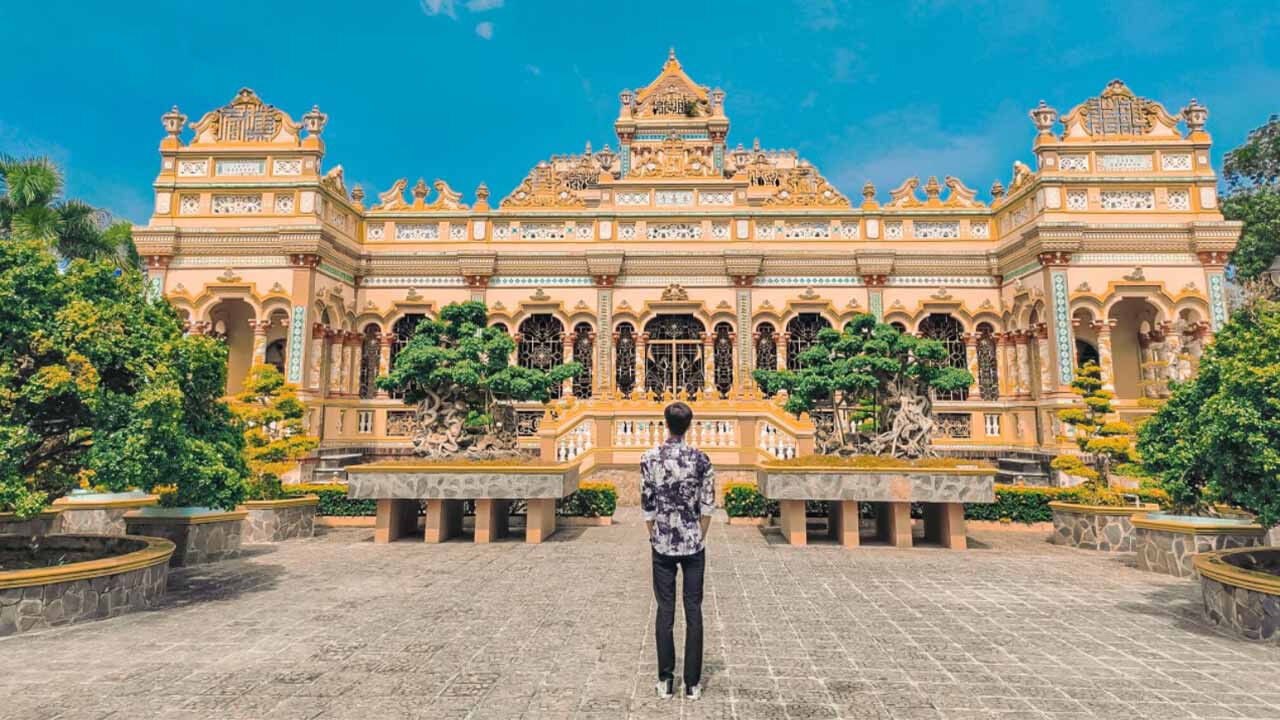 Vinh Trang Pagoda Tien Giang 8